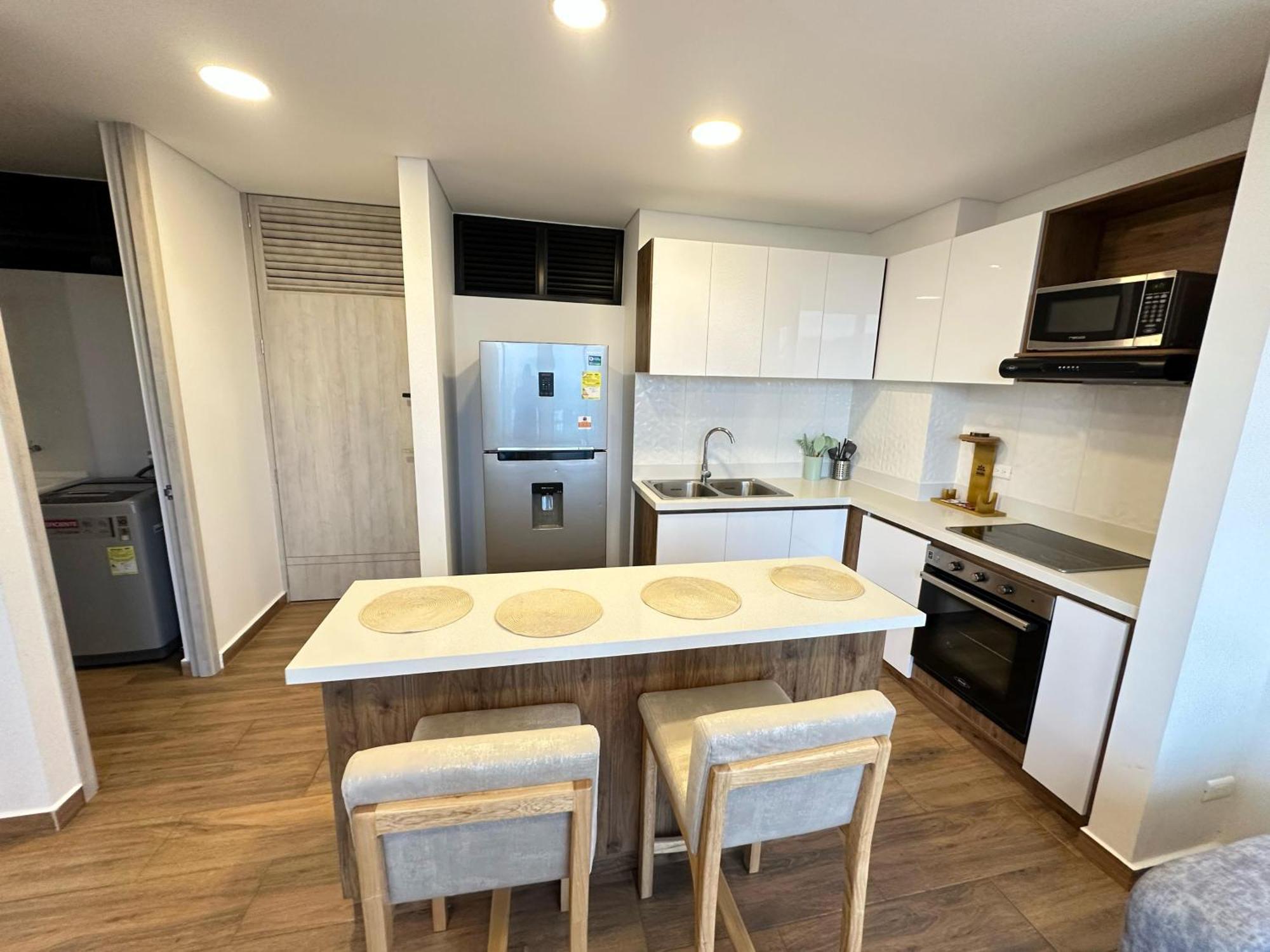 Amara-706 Hermoso Y Amplio En Barrio Laureles 公寓