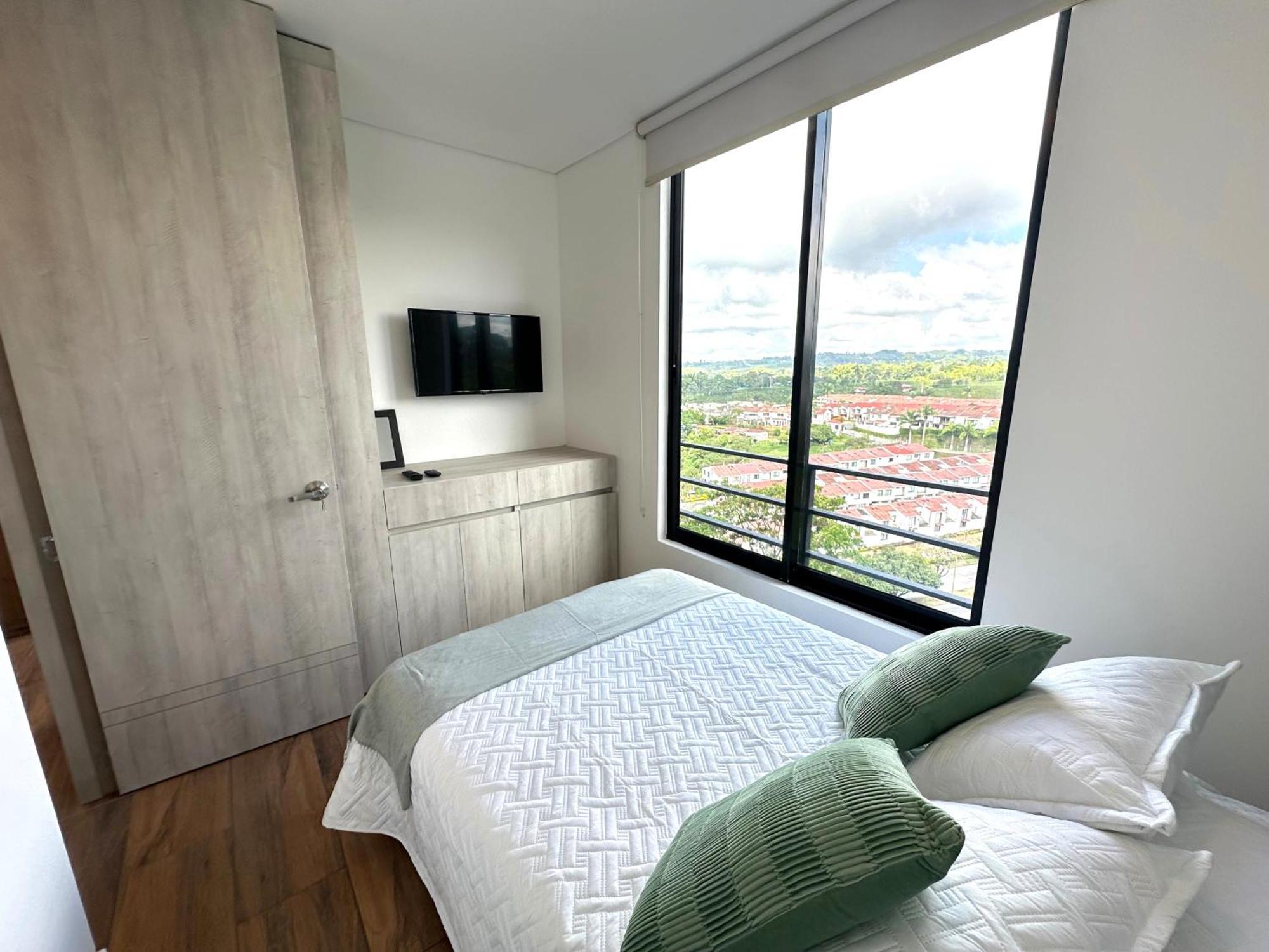 Amara-706 Hermoso Y Amplio En Barrio Laureles *